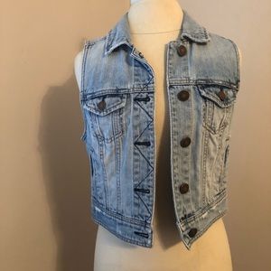 American Eagle Distressed Denim Vest Size M